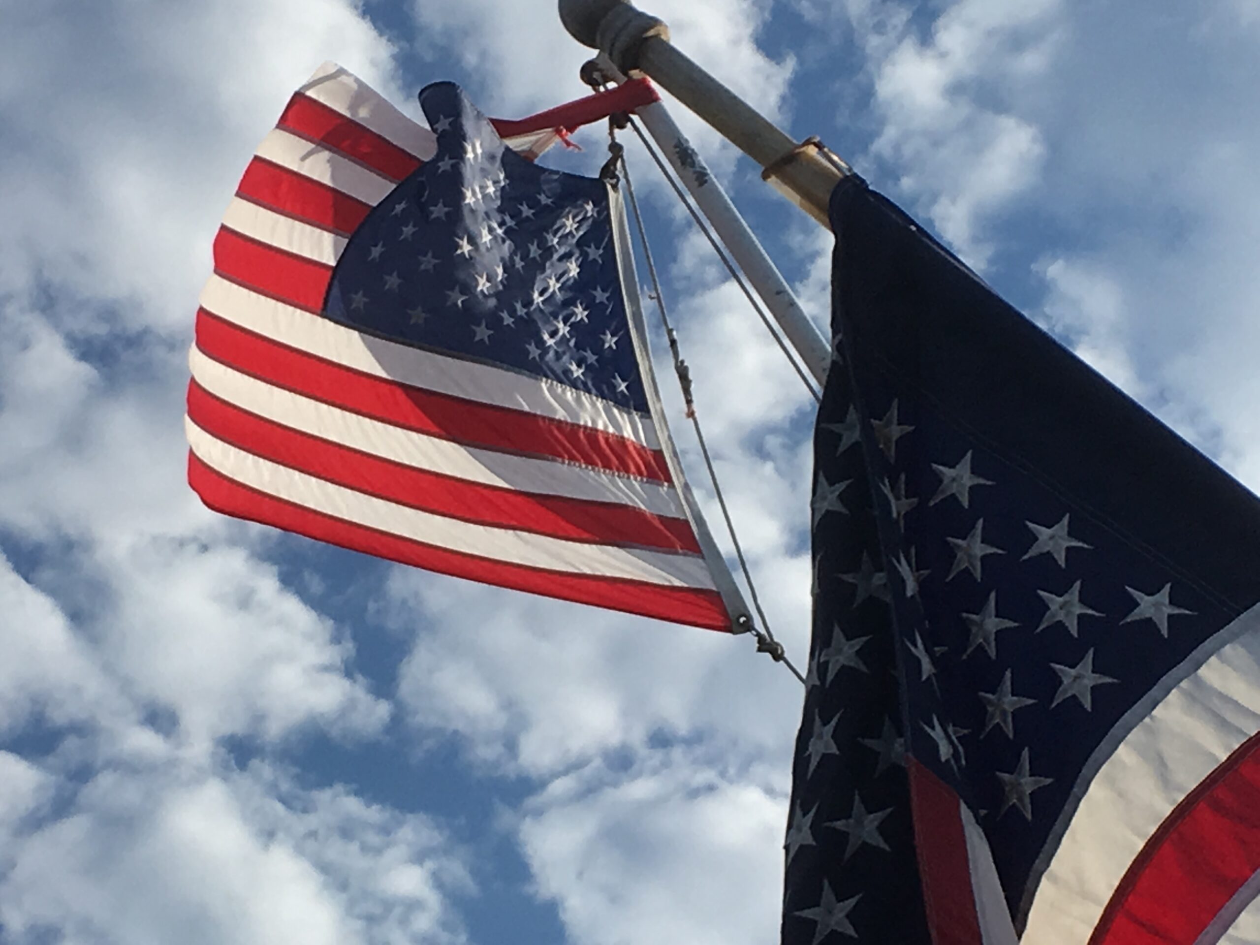 Waarom staat in Amerika op elke straathoek een vlag (en bij ons niet)? (1)